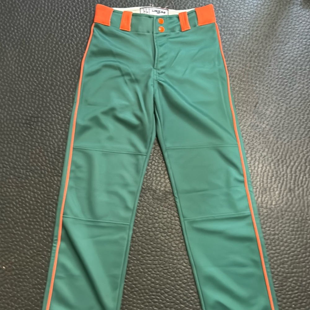Boys baseball practice pants size medium.